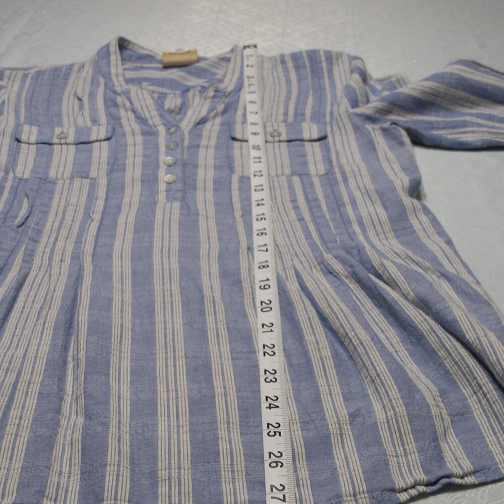 Rudy Rd. Women's 3/4 Sleeve med blue and white striped pocketed top Size Small